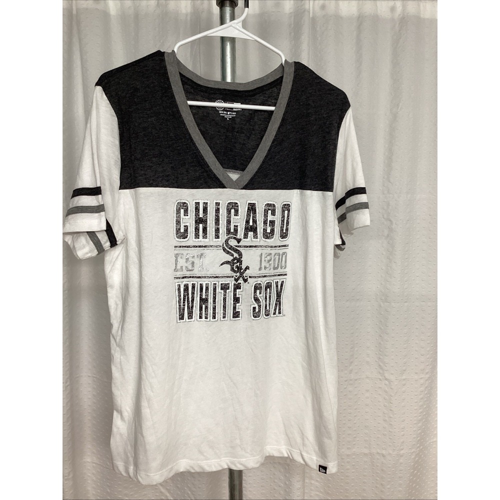 MLB Women's Chicago‎ White Sox Black, Gray, And White Tee Size XL